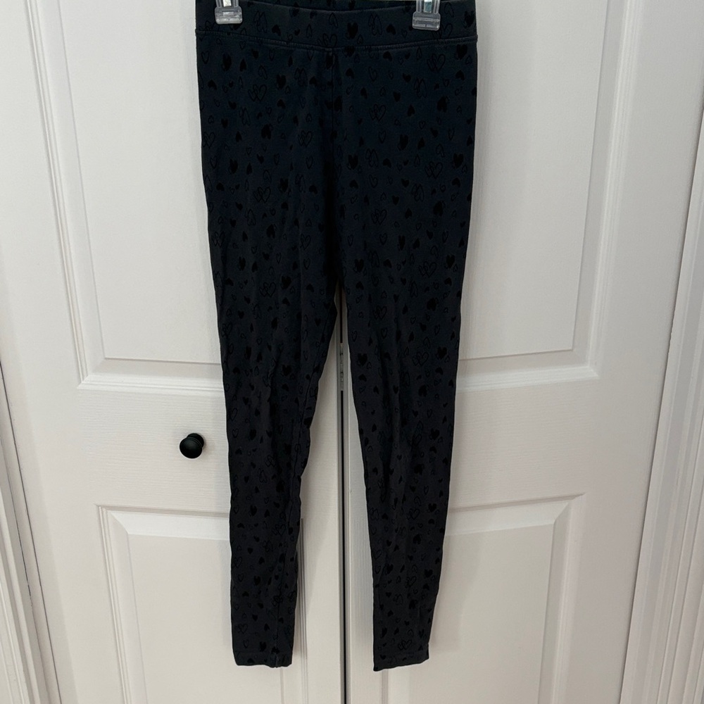 Tag Charcoal Leggings with Subtle Heart Pattern